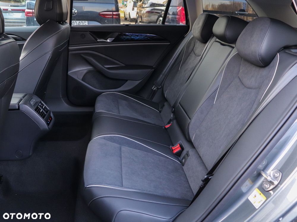 Volkswagen Passat - 11