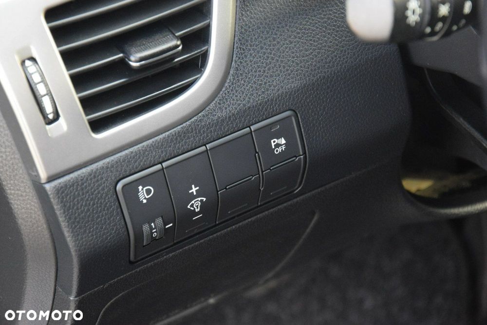 Hyundai i30 1.6 CRDi Fifa World Cup Edition - 32