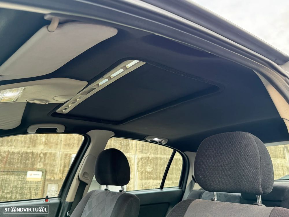 Opel Astra 1.2 Club - 28