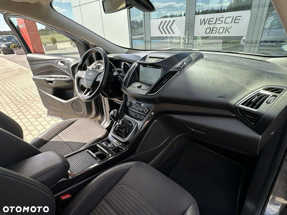 Ford Kuga 1.5 EcoBoost 2x4 Titanium - 16