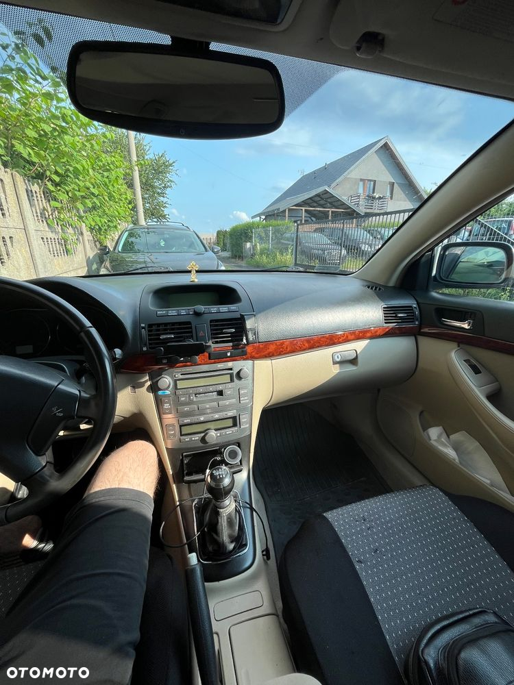 Toyota Avensis - 5