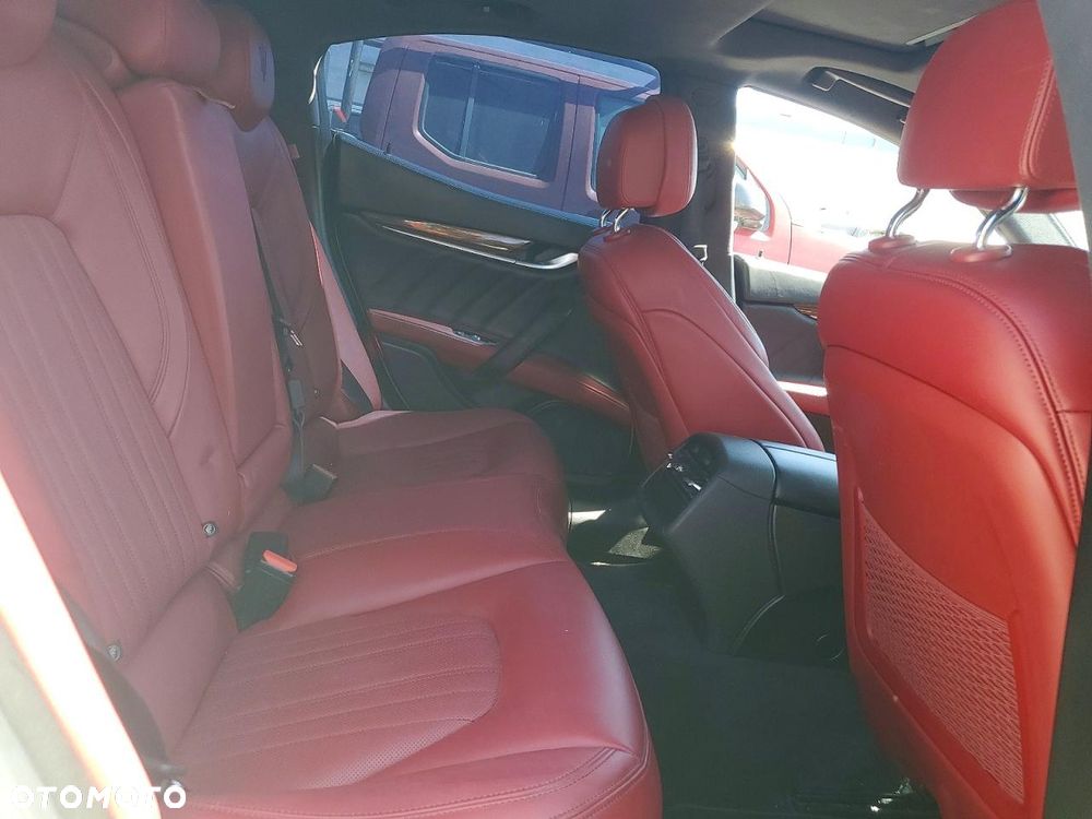 Maserati Ghibli - 11