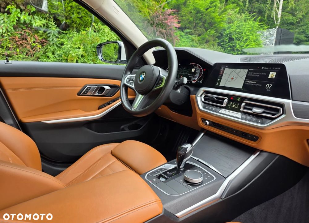 BMW Seria 3 318d mHEV - 13