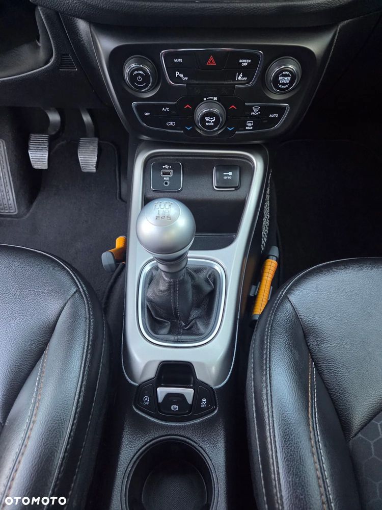 Jeep Compass 1.4 MultiAir Longitude - 27