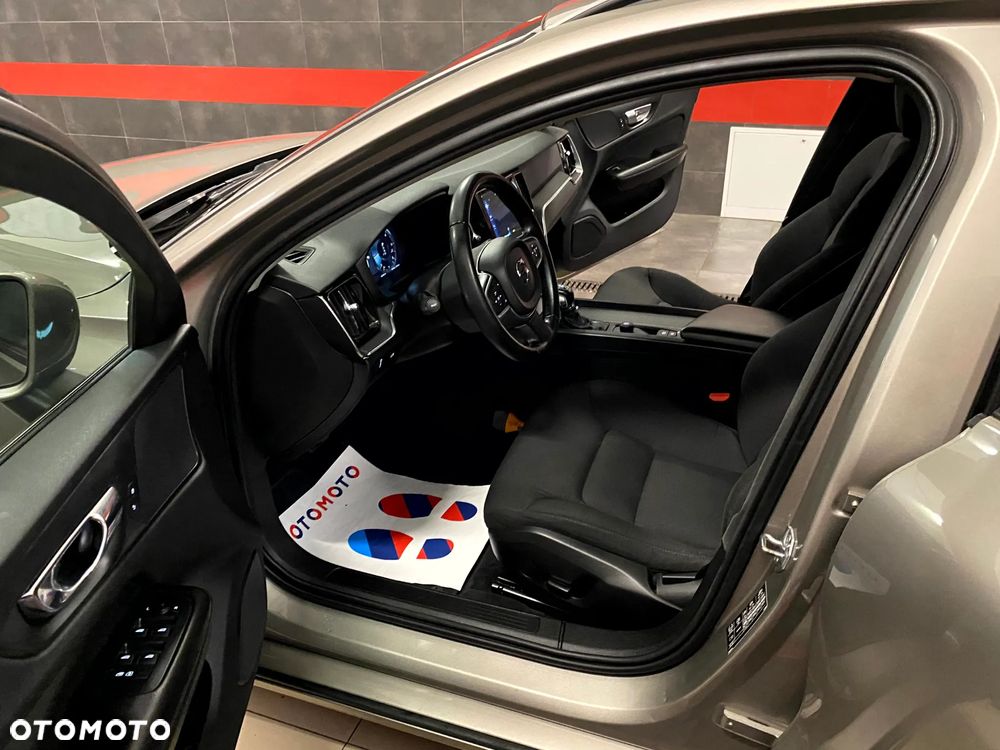 Volvo V60 D3 Geartronic Momentum Pro - 17