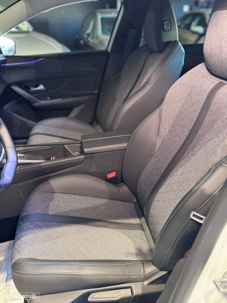 Peugeot 408 1.2 PureTech Allure Pack EAT8 - 44