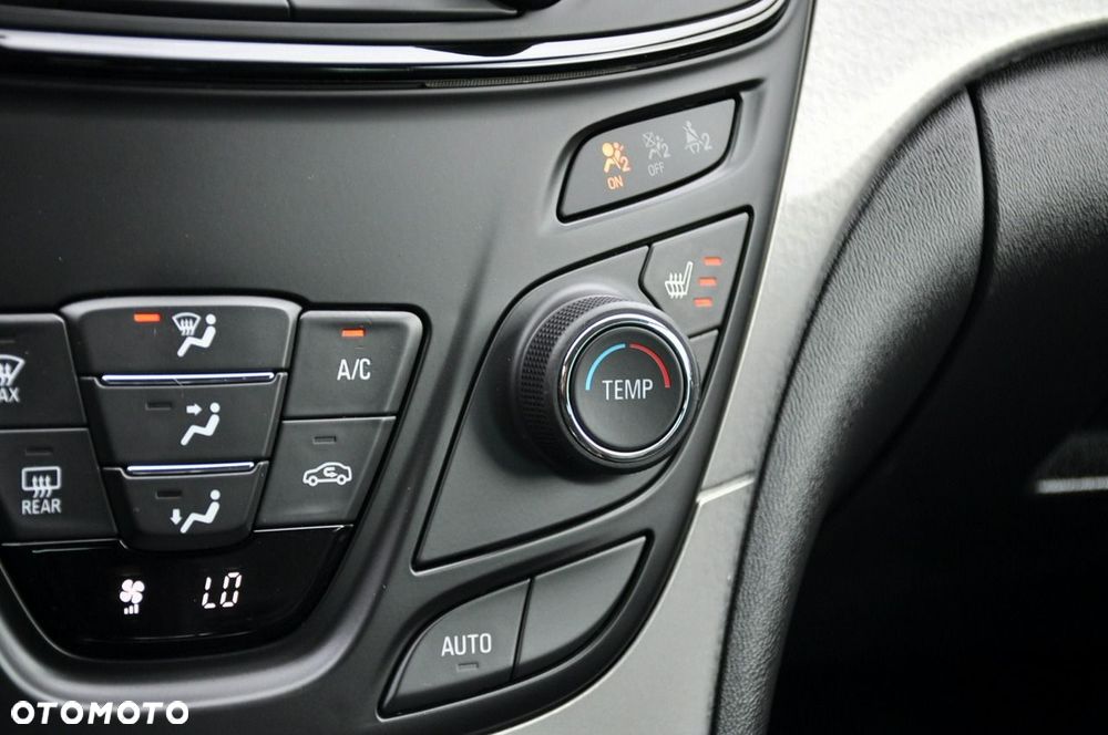 Opel Insignia - 32