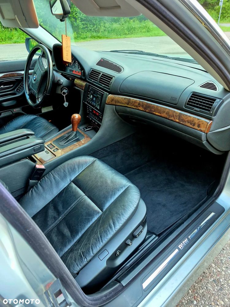 BMW Seria 7 740i - 13