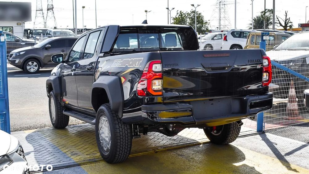 Toyota Hilux - 6