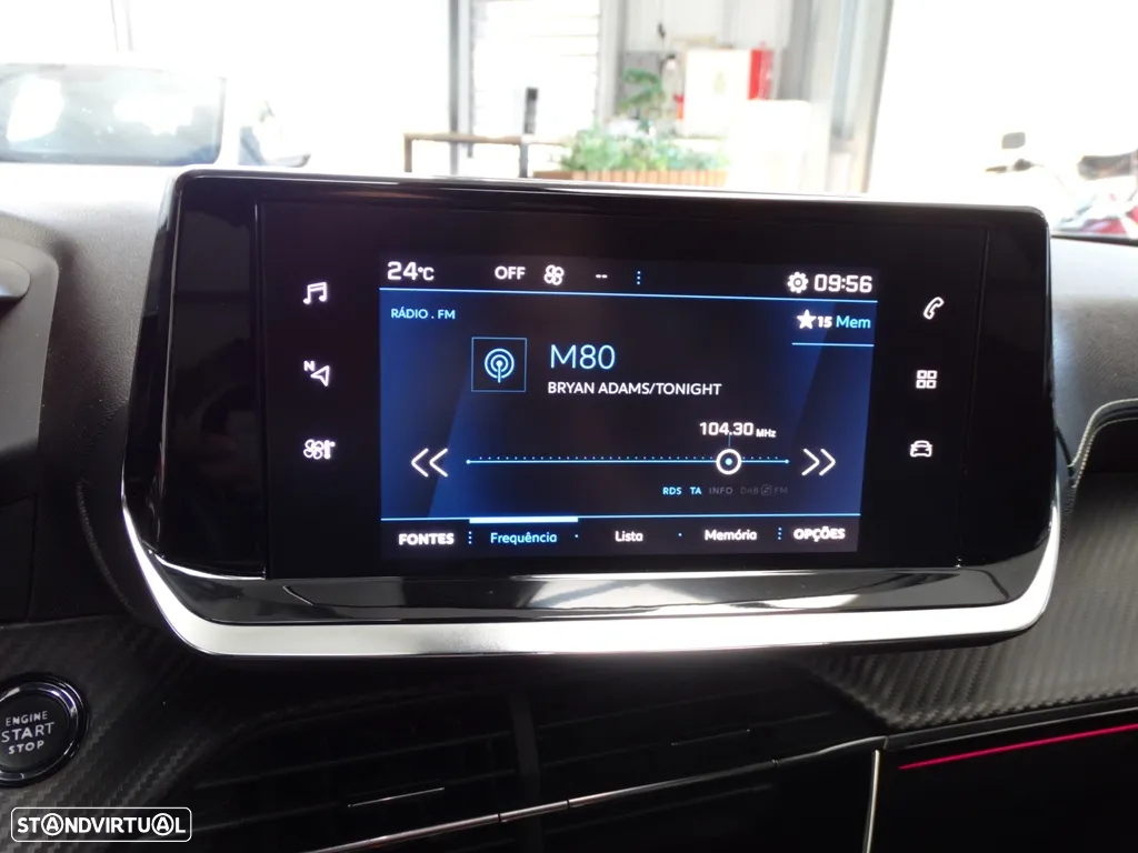 Peugeot 2008 1.2 PureTech Allure EAT8 - 17
