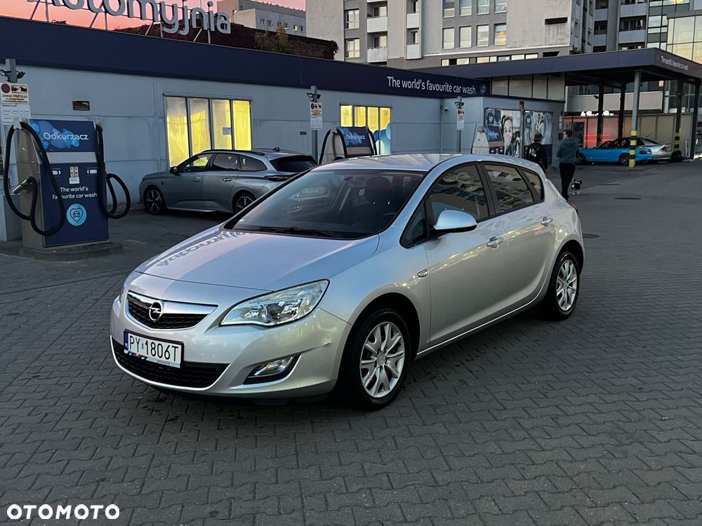 Opel Astra 2011 photo 3