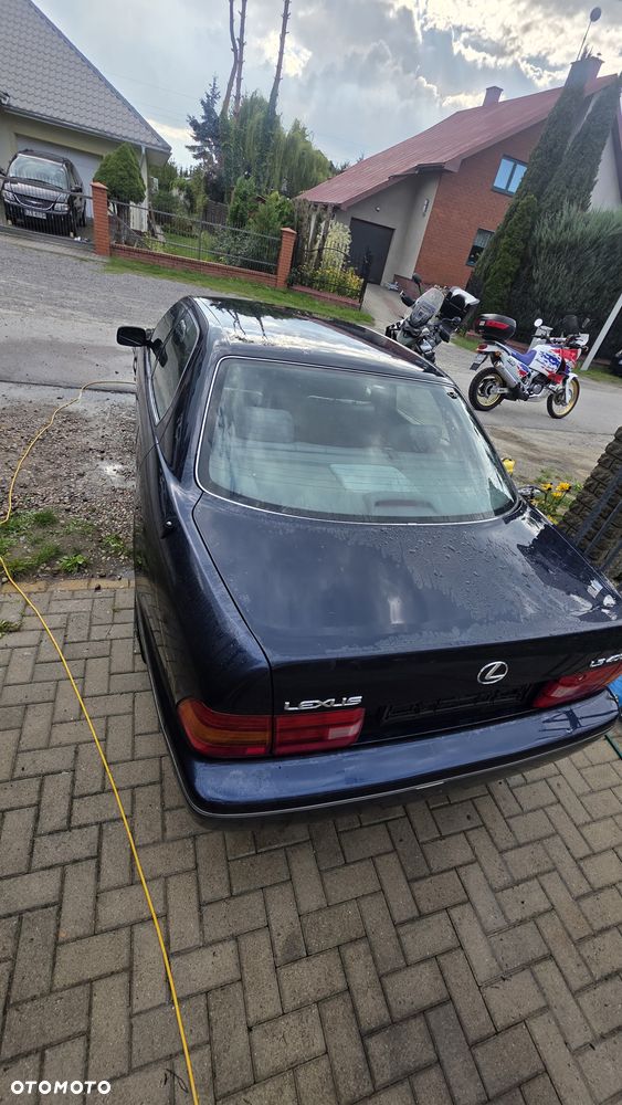 Lexus LS - 4