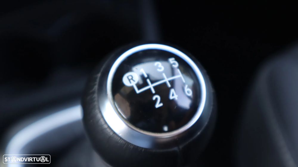 Toyota Yaris 1.4 D-4D Comfort - 36