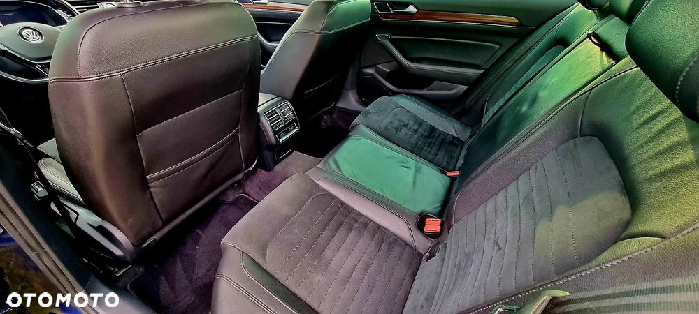 Volkswagen Passat 2.0 TDI SCR 4Mot DSG Highline - 9