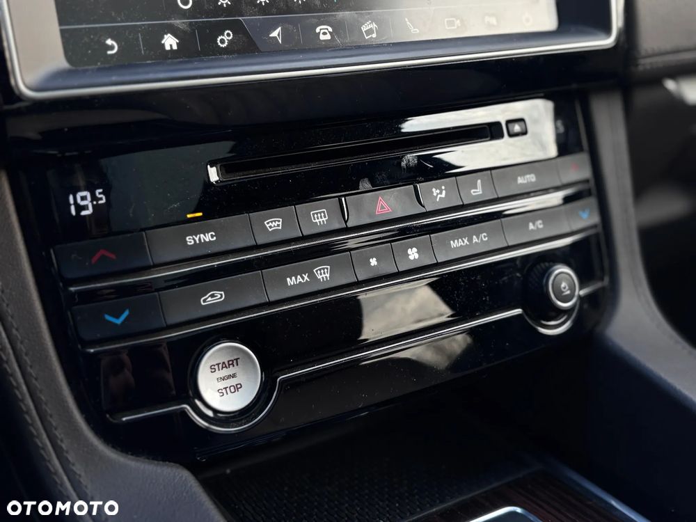 Jaguar F-Pace - 21