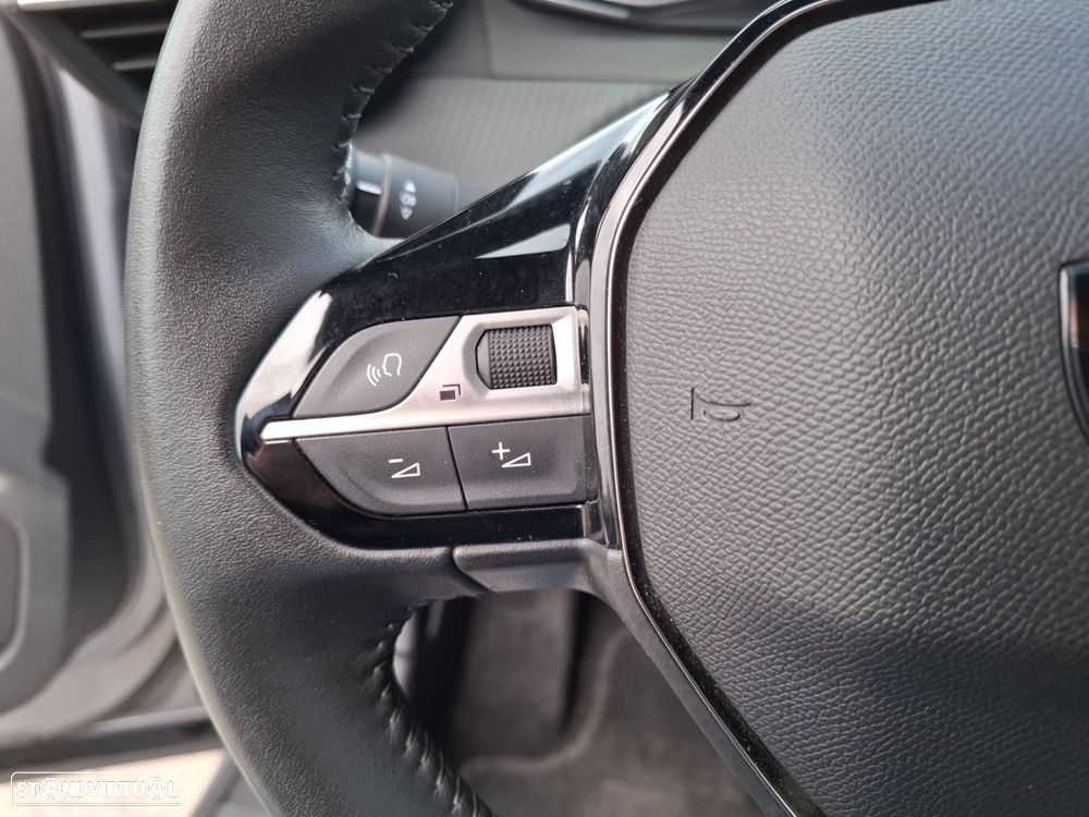 Peugeot 2008 1.2 PureTech Active — fotografia 15