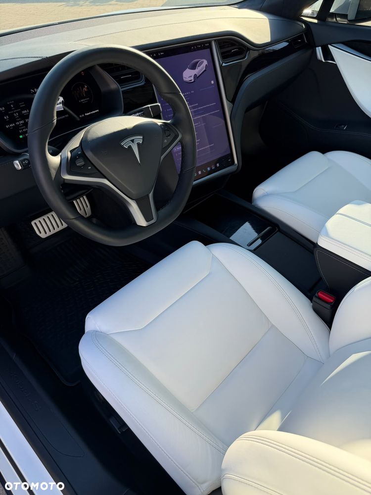 Tesla Model S - 14