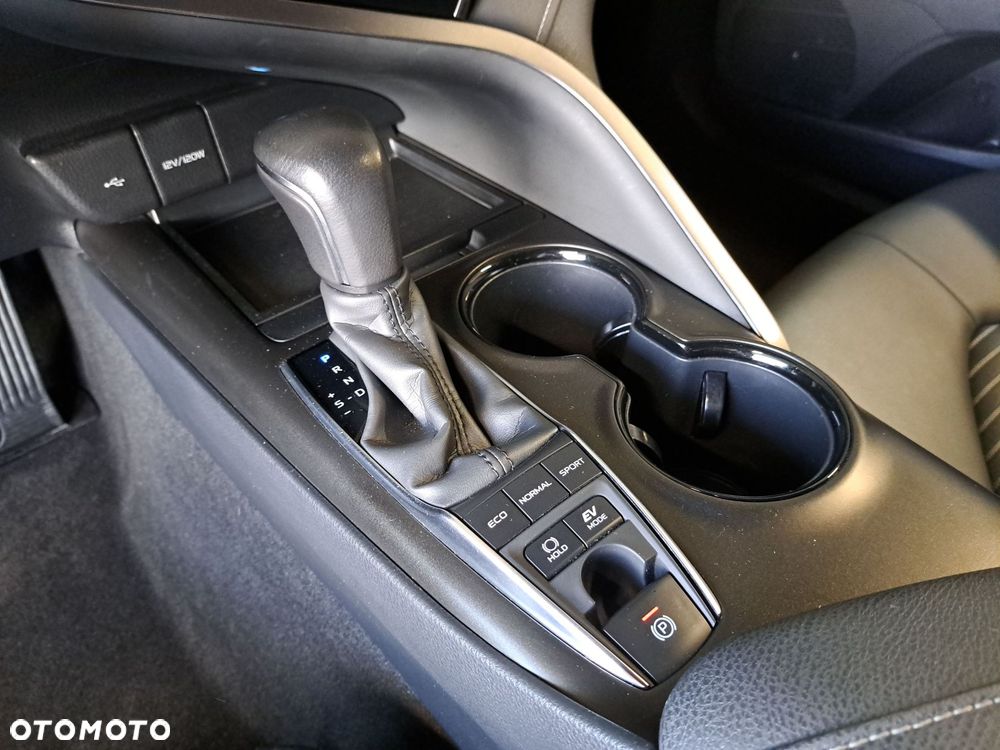 Toyota Camry 2.5 Hybrid Prestige CVT - 28