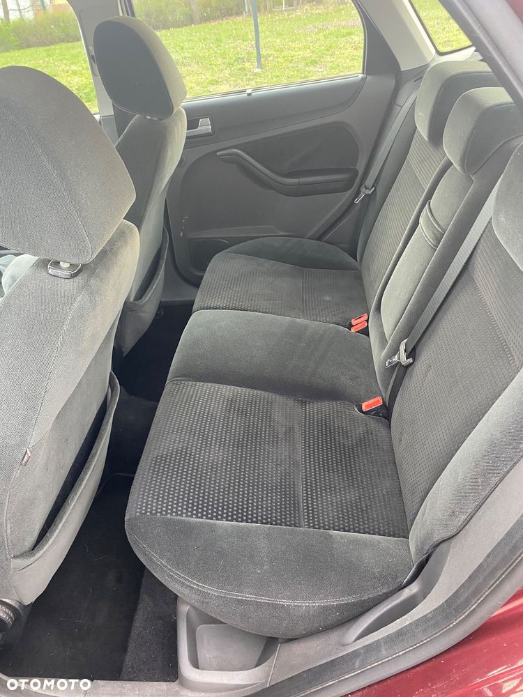 Ford Focus Ghia - 11