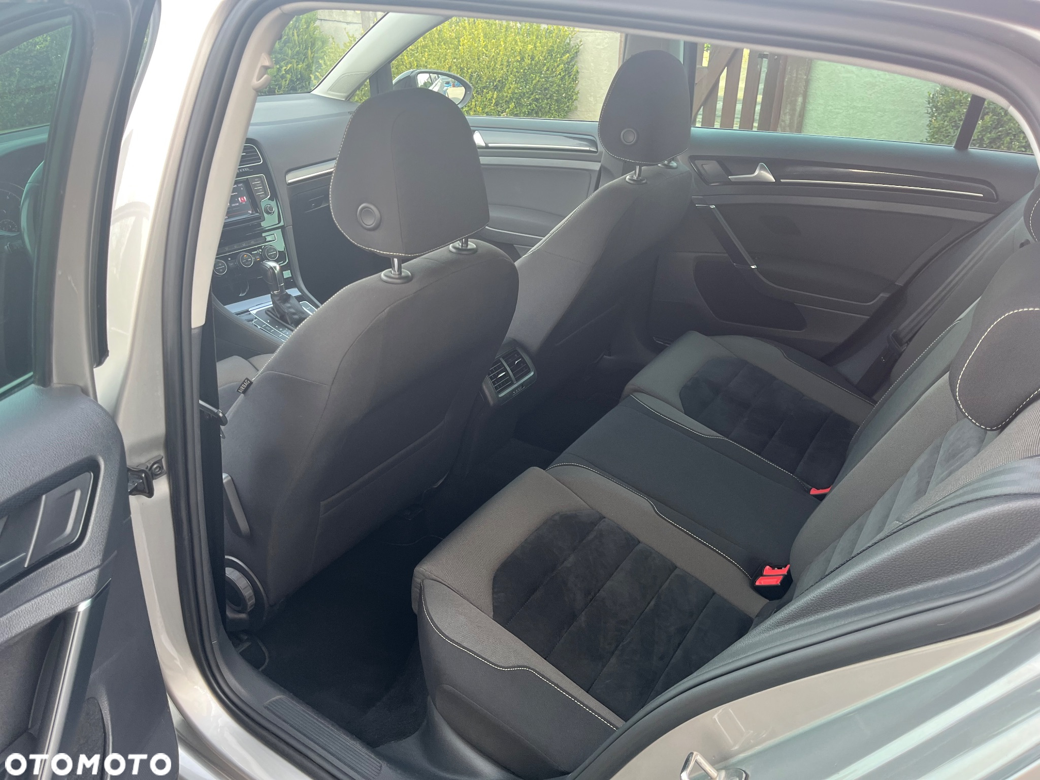Volkswagen Golf 1.6 TDI DPF DSG Highline - 18