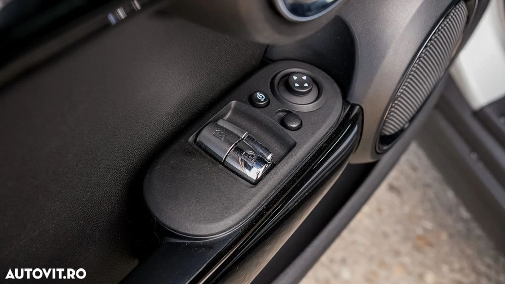 Mini Cooper SE Electric Trim - 23