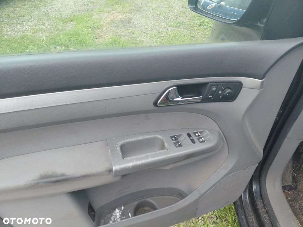 Volkswagen Touran 2.0 FSI Trendline - 13