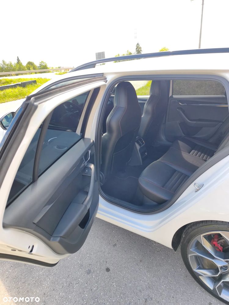 Skoda Octavia 2.0 TSI RS - 17