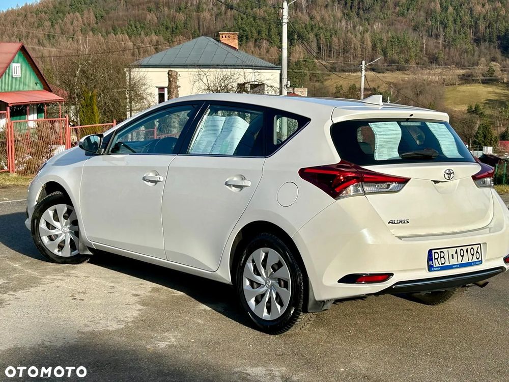 Toyota Auris 1.6 Premium - 3