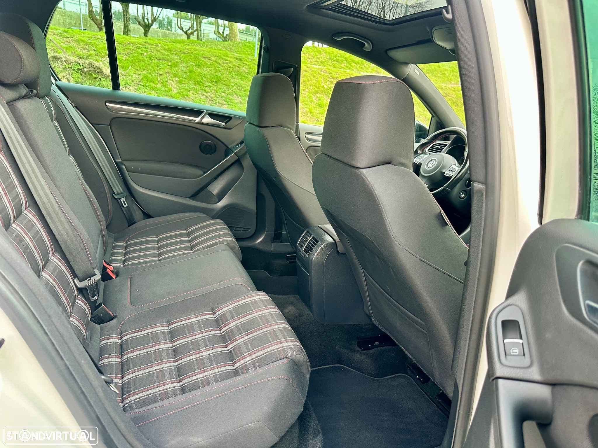 VW Golf 2.0 GTI DSG - 31