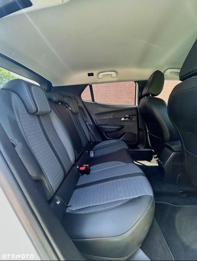 Peugeot 2008 1.5 BlueHDi Allure S&S EAT8 - 11