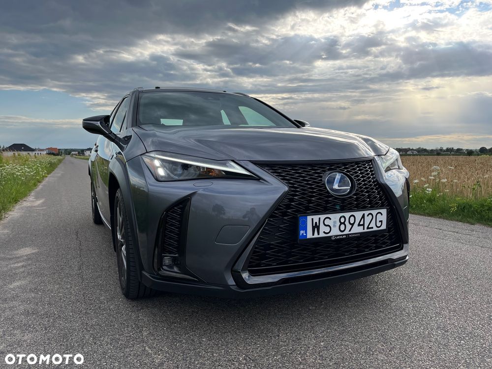 Lexus UX - 4