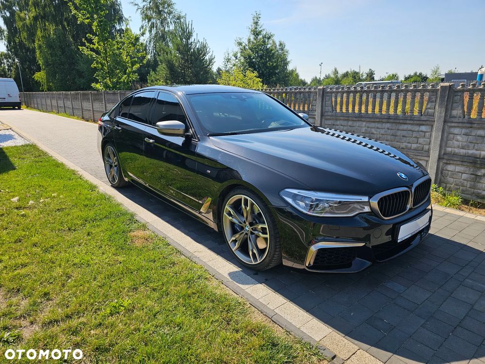 BMW Seria 5 M550i xDrive sport