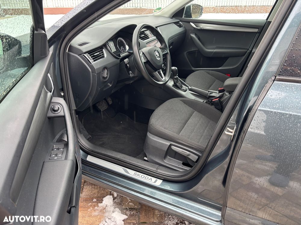 Skoda Octavia Combi 2.0 TDI DSG Soleil - 7