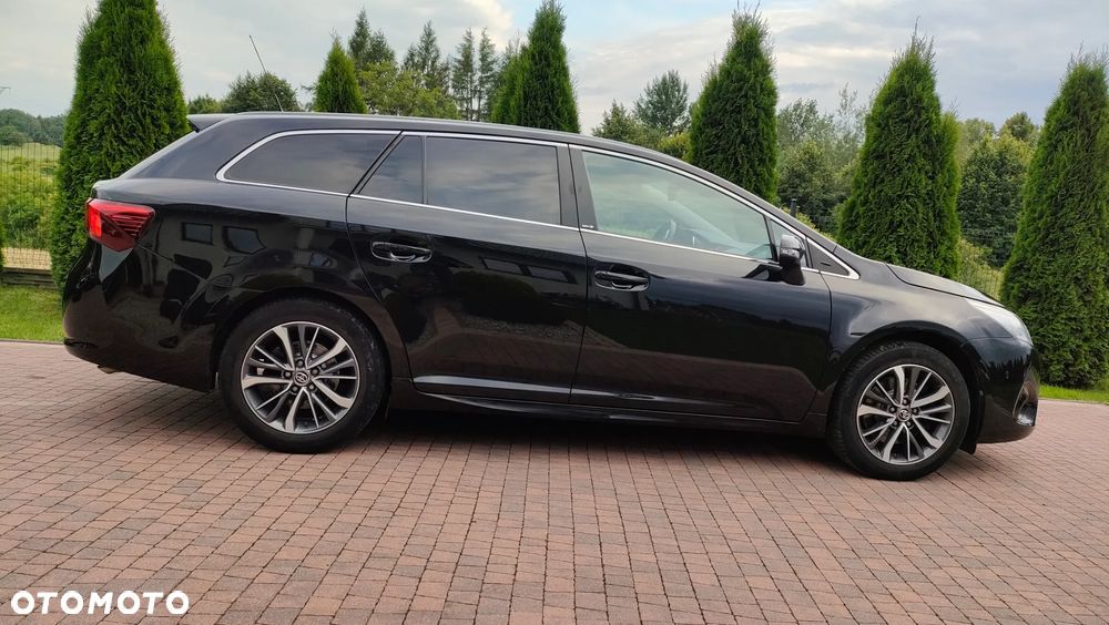 Toyota Avensis 2.0 D-4D Premium - 19