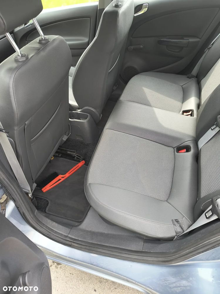 Opel Corsa 1.4 16V Cosmo - 12