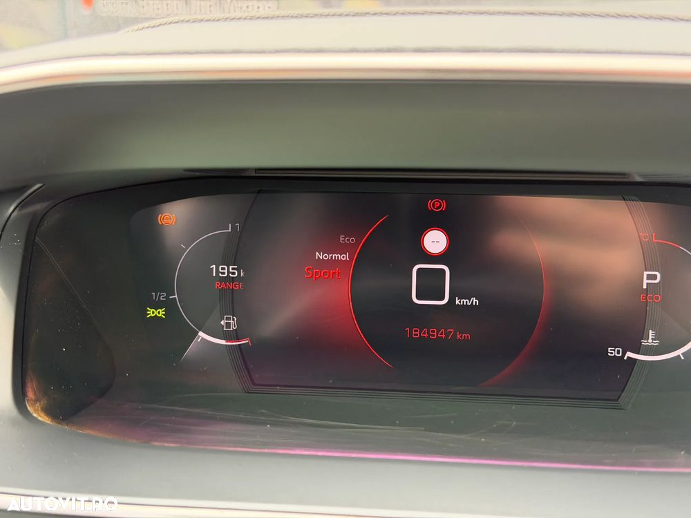 Peugeot 2008 BlueHDi 130 EAT8 Allure - 29