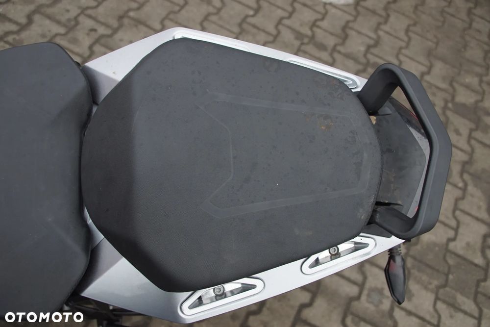 Motocykl na części KTM 1290 SUPER DUKE GT 2019 silnik dekiel osłona zbiornik licznik lagi laga lampa amortyzator felga rama dokumenty siedzenie przełącznik wydech akrapovic błotnik - 23