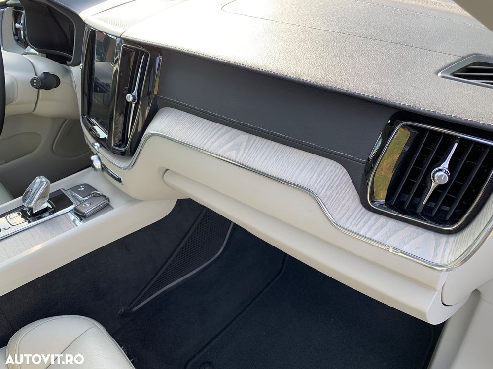 Volvo XC 60 T8 Twin Engine AWD Inscription - 32