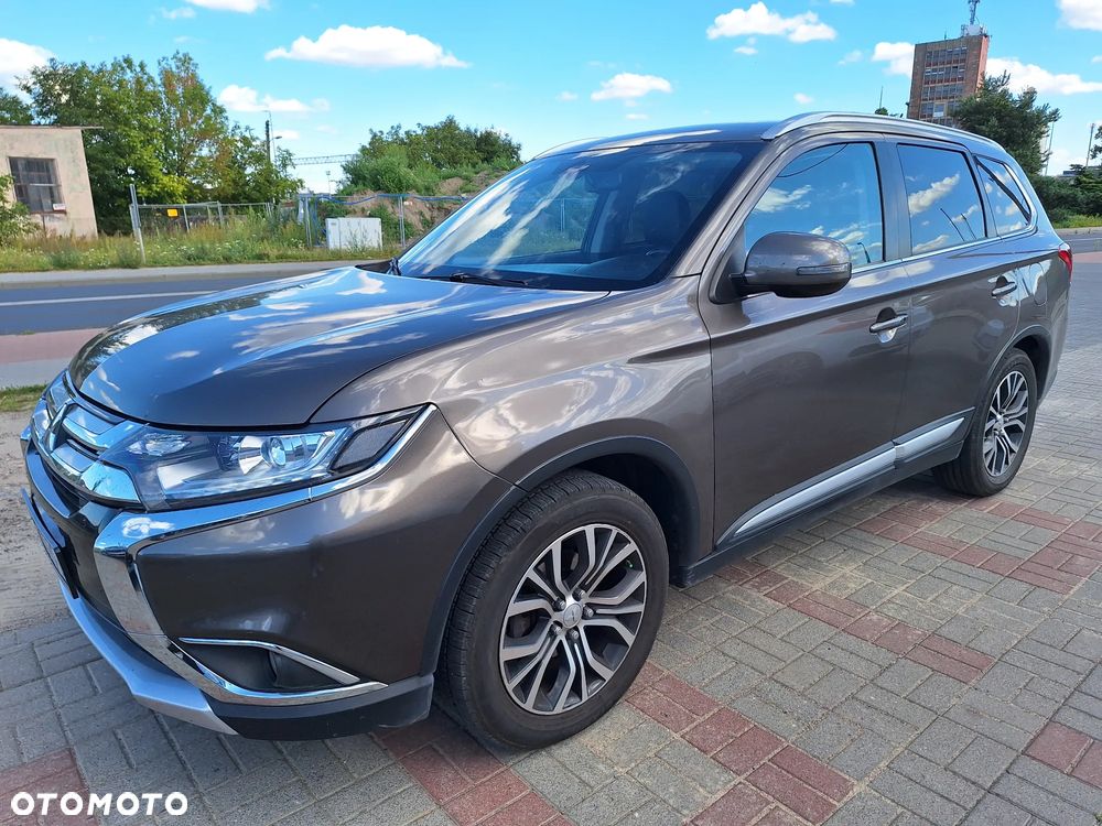 Mitsubishi Outlander - 2