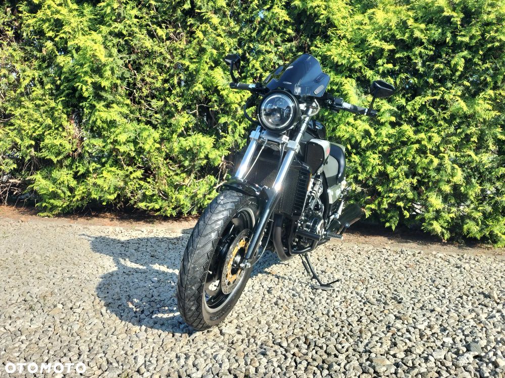 Yamaha V-MAX - 5