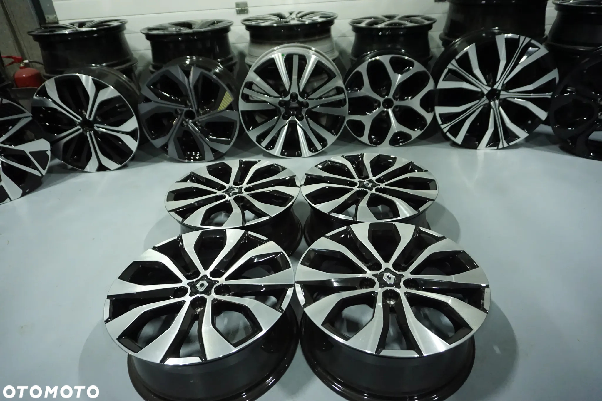Felgi Aluminiowe  17 RENAULT SYMBIOZ CAPTUR II ARCANA KADJAR KOLEOS LAGUNA III SCENIC MEGANE ZOE CAPTUR II 5X114,3 - 7