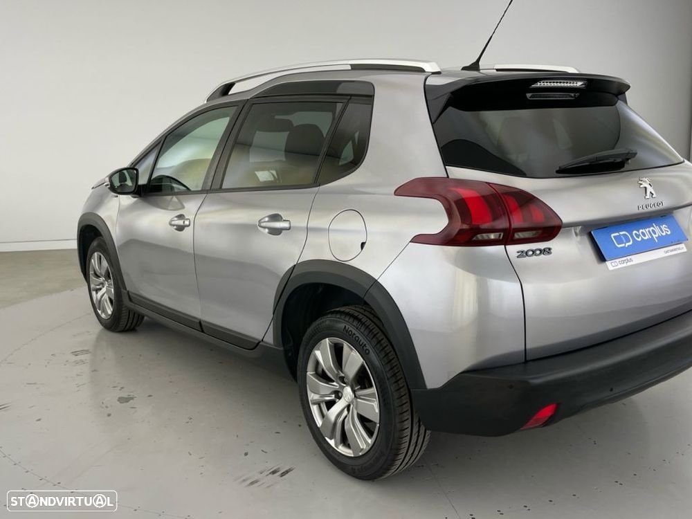 Peugeot 2008 1.2 PureTech Signature — fotografia 24