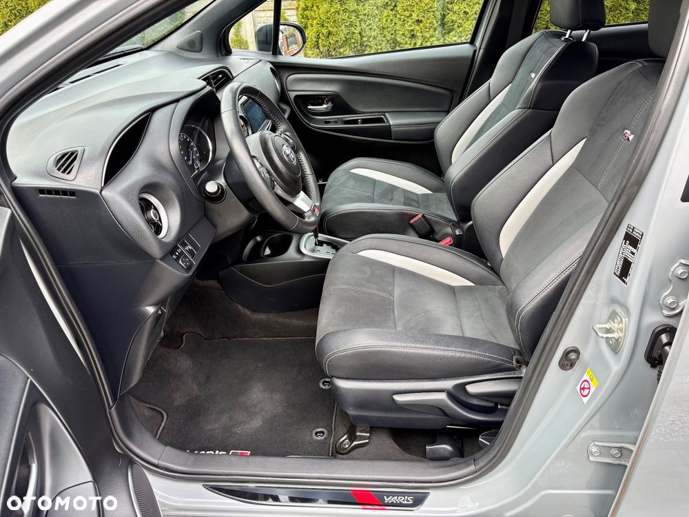 Toyota Yaris Hybrid 100 GR Sport - 21