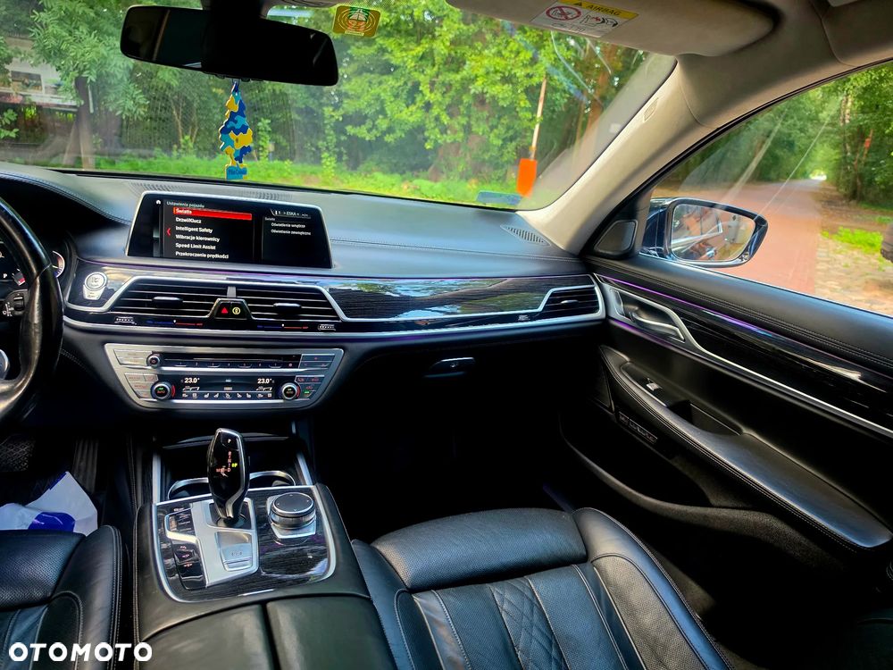 BMW Seria 7 750Li - 10