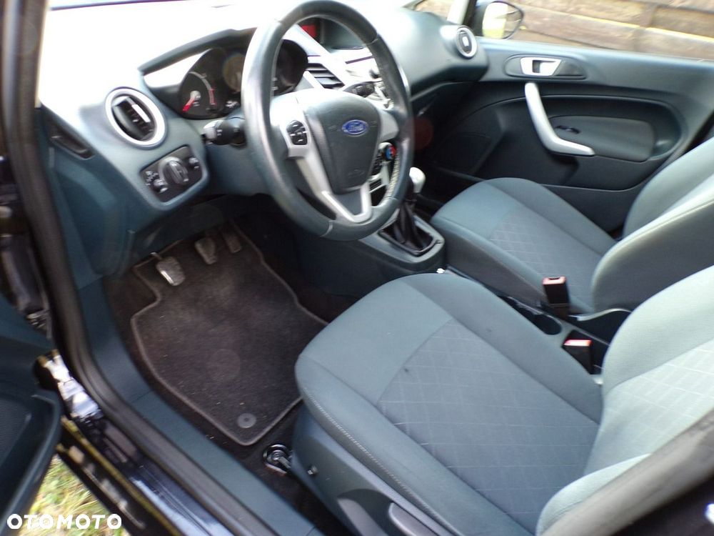 Ford Fiesta - 25