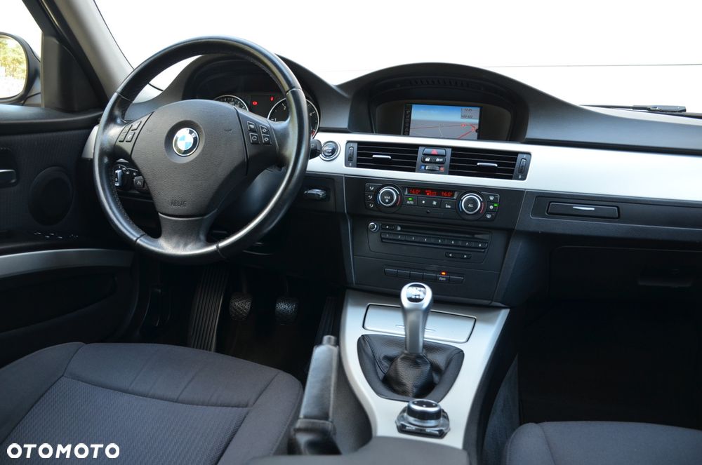 BMW Seria 3 320d Efficient Dynamics - 31