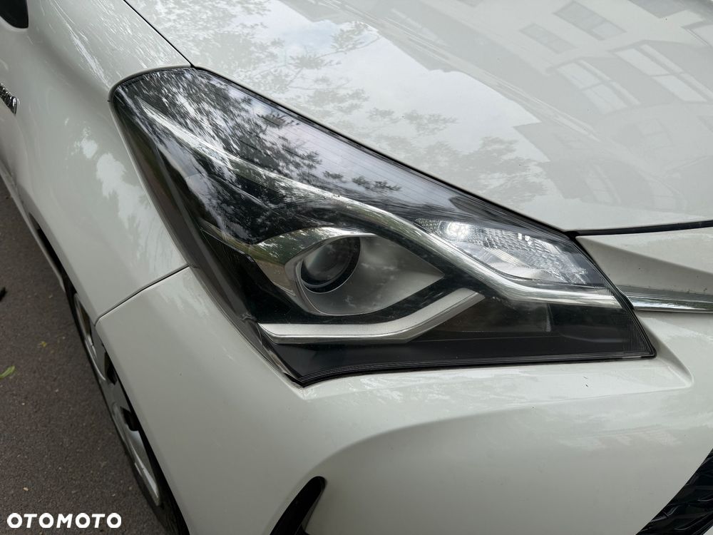 Toyota Yaris Hybrid 100 Premium - 9