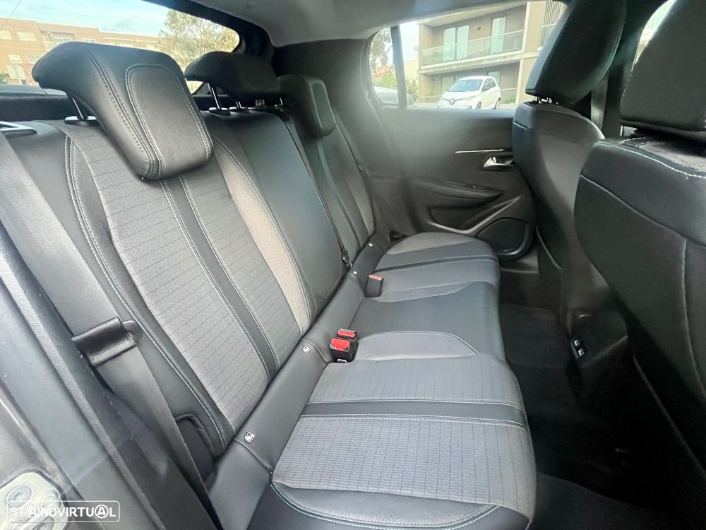 Peugeot 208 PureTech 100 EAT8 Allure Pack - 14
