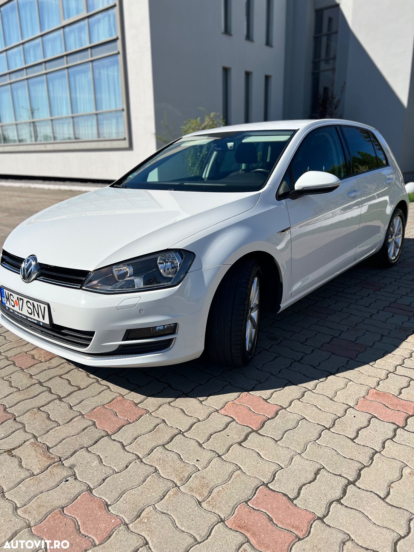 Volkswagen Golf 1.6 TDI BlueMotion Technology Lounge - 1