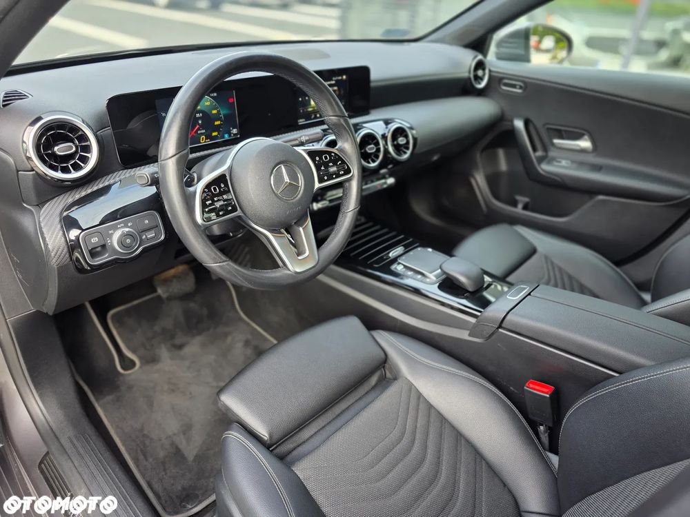 Mercedes-Benz Klasa A 180 Edycja specjalna 7G-DCT - 31